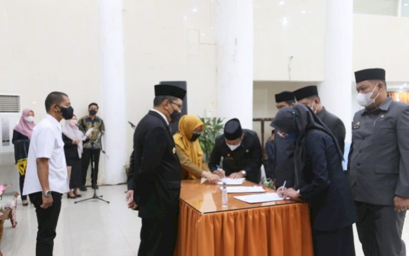 PELANTIKAN. Wali Kota Makassar, Moh Ramdhan Pomanto, melantik pejabat administratif lingkup Pemkot Makassar di Baruga Anging Mammiri Rumah Jabatan Wali Kota Makassar, Kamis (7/10/2021). foto: istimewa