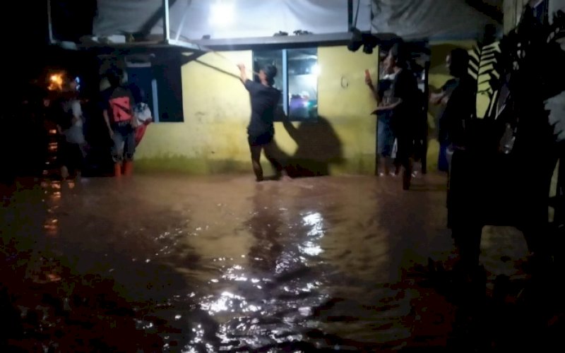 BANJIR. Bencana banjir dan tanah longsor terjadi di Kabupaten Toraja Utara (Torut) terjadi, Selasa (19/10/2021). foto: istimewa