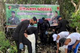 HUT Brimob Ke-76, Batalyon C Pelopor Bersihkan Pantai dan Tanam Mangrove