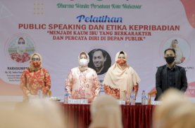 Indira Tekankan Pentingnya Public Speaking dan Etika Kepribadian bagi Ibu-ibu DWP