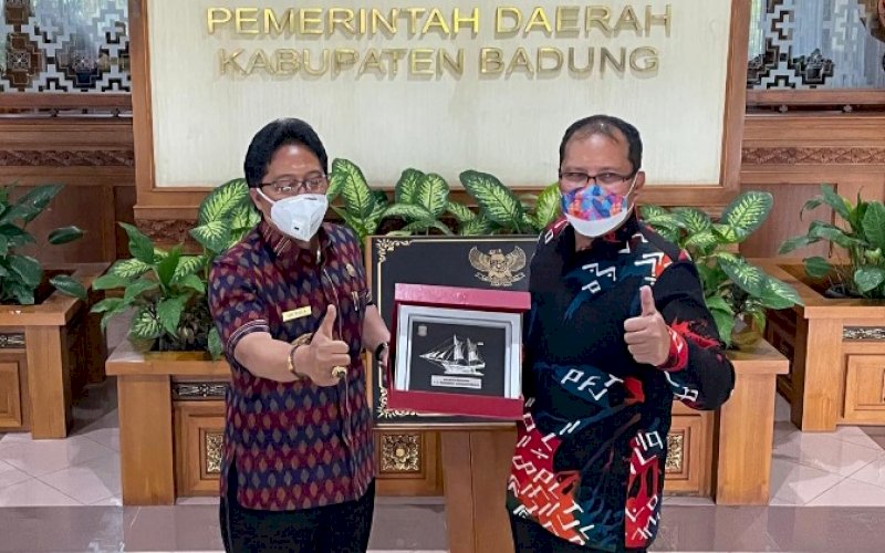 SILATURAHMI. Wali Kota Makassar, Moh Ramdhan Pomanto (kanan) bersama Bupati Badung I Nyoman Giri Prasta, Selasa (12/10/21). foto: istimewa