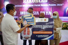 Gerindra Pangkep Bagikan Bantuan Modal Usaha Bagi Pelaku UMKM
