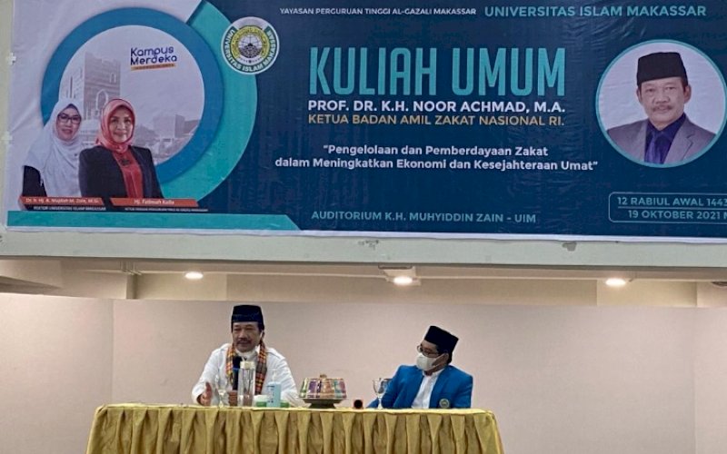 KULIAH UMUM. Ketua Baznas RI, Prof DR KH Noor Achmad MA, saat membawakan kuliah umum di Auditorium DR KH Muhyiddin Zain UIM yang dihadiri seluruh dosen, mahasiswa, dan pejabat lingkup UIM, Selasa (19/10/2021). foto: istimewa
