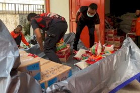 BPBD Sulsel Salurkan Bantuan untuk Korban Angin Puting Beliung Terjang 5 Desa di Bone