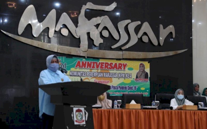 ANNIVERSARY. Ketua TP PKK Kota Makassar, Indira Jusuf Ismail, secara resmi membuka seminar yang digelar Komunitas Perempuan Makassar, sebagai rangkaian anniversary ke-4 di Baruga Anging Mammiri, Makassar, Rabu (20/10/2021).