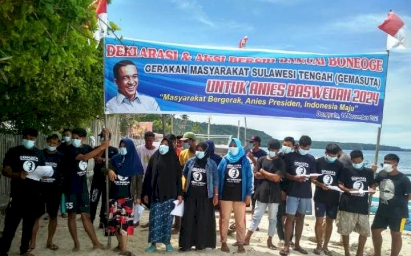 DEKLARASI. Gerakan Masyarakat Sulawesi Tengah (Gemasuta) mendeklarasikan Anies Baswedan Calon Presiden 2024 di Pantai Boneoge, Kabupaten Donggala pada Minggu (14/11/2021). foto: istimewa 