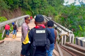Brimob Rampungkan Perbaikan Jembatan Penghubung Wamena-Yalimo