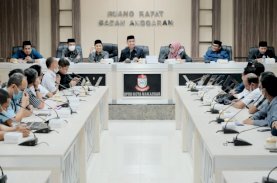 DPRD Makassar RDP dengan Warga dan PLN Bahas Pengadaan Listrik di Barrang Caddi