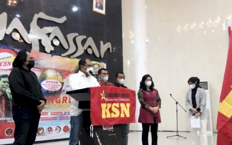 PENUTUPAN. Wali Kota Makassar, Moh Ramdhan Pomanto, resmi menutup agenda kongres II Konfederasi Serikat Nusantara (KSN) di Baruga Anging Mammiri Rumah Jabatan Wali Kota Makassar, Jumat (5/11/2021) malam. foto: istimewa