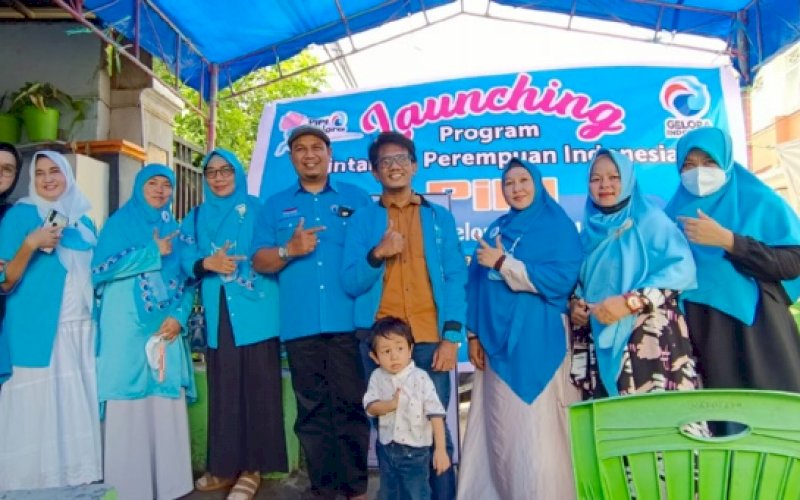 LAUNCHING. Partai Gelora Makassar melakukan launching program PiPI Gelora (Pintarnya Perempuan Indonesia) di Kelurahan Bangkala, Kecamatan Manggala, Kota Makassar, Minggu (21/11/2021). foto: istimewa