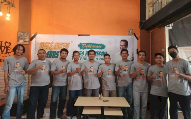 DEKLARASI. Mileanies Maros mendeklarasikan Anies Baswedan sebagai calon Presiden 2024-2029 di Kota Turikale, Ibu Kota Kabupaten Maros, Rabu (17/11/2021). foto: istimewa