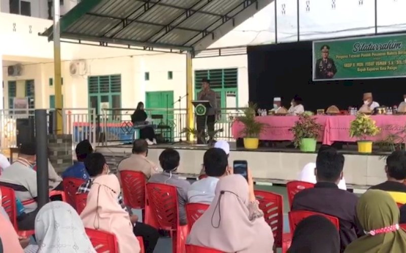 SILATURAHMI. Kapolres Palopo AKBP Muh Yusuf Usman, bersama jajarannya bersilaturahmi ke Pesantren Modern Datok Sulaiman (PMDS) Palopo, Sabtu (27/11/2021). foto: istimewa