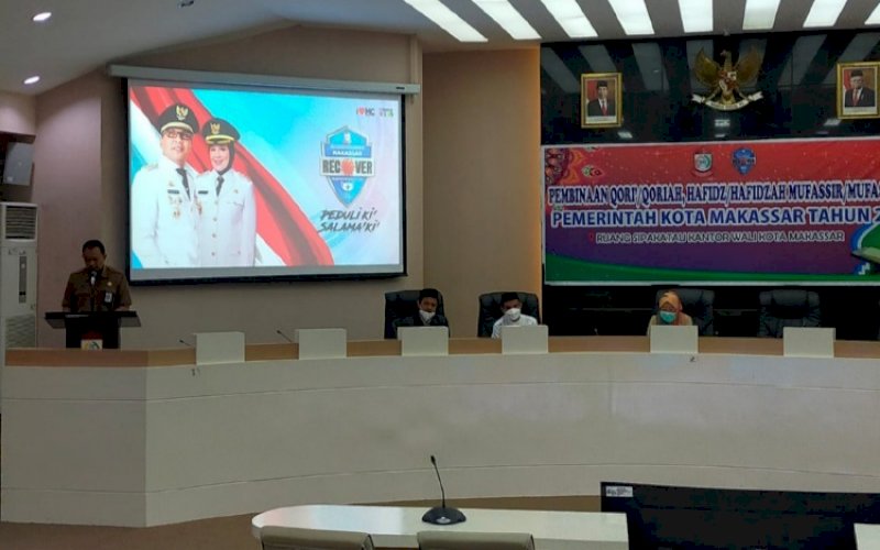 PEMBINAAN. Pemkot Makassar mengelar pembinaan qari/qariah, hafiz/hafizah, dan mufasir/ mufasirah di Ruangan Sikapatau Balai Kota Makassar, Selasa (16/11/2021). foto: istimewa