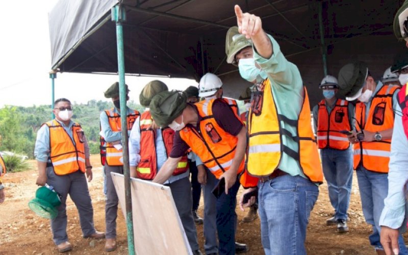 KUNJUNGAN. Executive Project IMP Asia Africa Frederico Coutinho Leal, Director Engineering IGP Luiz Carlos de Oliveira, Director Mine Exploration Kessel Godinho de Sa bersama Direktur PT Vale Dani Widjaja beserta tim melakukan kunjungan ke Sulawesi Tengah dan Sulawesi Tenggara untuk melihat langsung kesiapan rencana pengembangan proyek, 2-5 November 2021. foto: istimewa