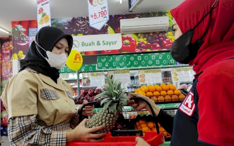 PROMO. Alfamidi menggelar promo belanja 12.12 bagi member Alfamidi, Minggu (12/12/2021). foto: istimewa