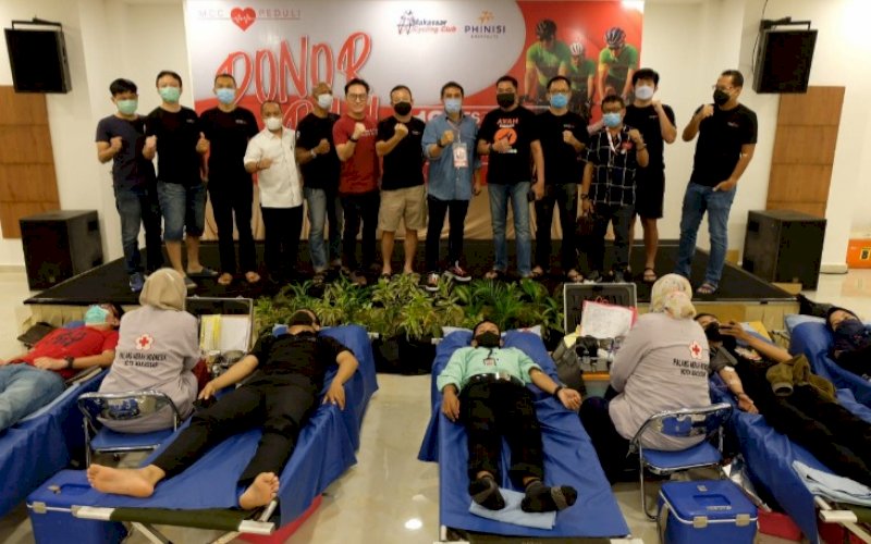 DONOR DARAH. MCC menggandeng PHI dan PMI Kota Makassar menggelar aksi donor darah di Mahony Hall 1 Claro Makassar, Sabtu (18/12/2021). foto: istimewa