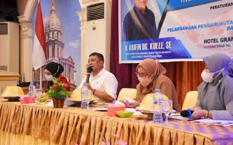SOSIALISASI PERDA. Anggota DPRD Kota Makassar, Arifin Dg Kulle, menggelar sosialisasi Peraturan Daerah (Perda) nomor 5 tahun 2019 tentang Pelaksanaan Pengarusutamaan Gender dalam Pembangunan di Grand Town Makassar, Selasa (7/12/2021). foto: istimewa