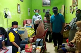 Sekdis Dukcapil Makassar Gelar Vaksinasi di Kediamannya