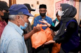 Garnita Malahayati Sulsel Salurkan Sembako Kepada Lansia