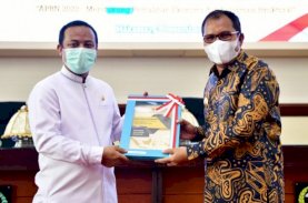 Plt Gubernur Sulsel Serahkan DIPA 2022, Danny Pomanto: Dasar Penggunaan Anggaran
