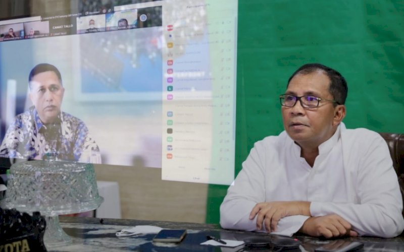 RAKOR. Wali Kota Makassar Moh Ramdhan Pomanto Rapat Koordinasi (Rakor) bersama Deputi Bidang Koordinasi Kedaulatan Maritim dan Energi Kementerian Koordinator Bidang Kemaritiman dan Investasi (Kemenko Marves) Basilio Dias Araujo secara virtual dari kediaman pribadinya, Jl Amirullah, Kota Makassar, Jumat (24/12/2021). foto: istimewa