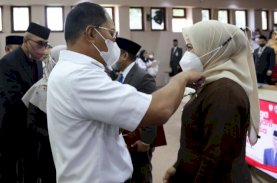 Danny Pomanto Sematkan Tanda Kehormatan dan Pin Emas, Berkaryalah Penuh Dedikasi