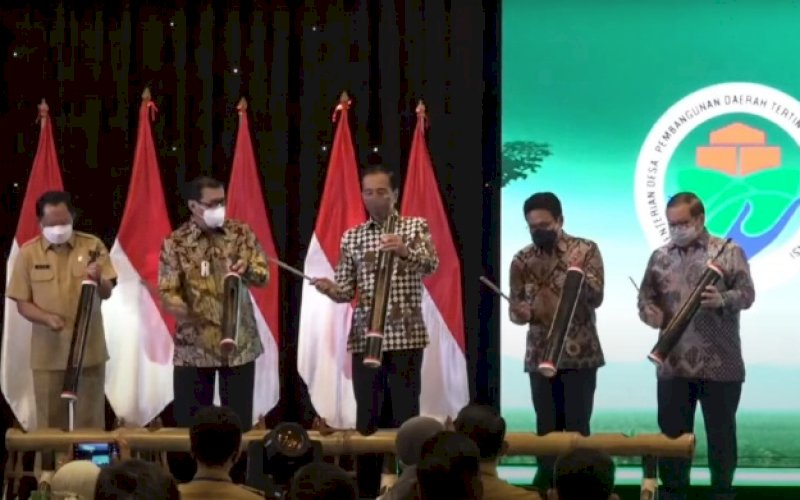 PELUNCURAN. Peluncuran sertifikat badan hukum dan peresmian pembukaan Rakornas BUMDes, Senin (20/12/2021). foto: istimewa