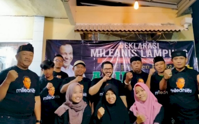 DEKLARASI. Berbagai kalangan mendeklarasikan Mileanis Lampung, satu elemen perjuangan untuk pemenangan Anies Baswedan Next Presiden 2024. foto: istimewa