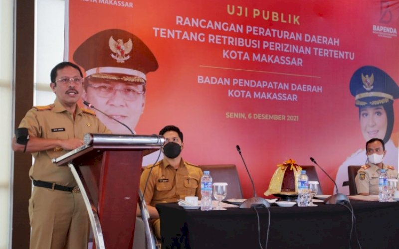 PEMBUKAAN. Sekda Kota Makassar, Muh Ansar, menggelar kegiatan uji publik Rancangan Pendapatan Daerah (RPD) tentang Retribusi Perizinan Tertentu yang digelar Bapenda Kota Makassar, Senin (6/12/2021). foto: istimewa