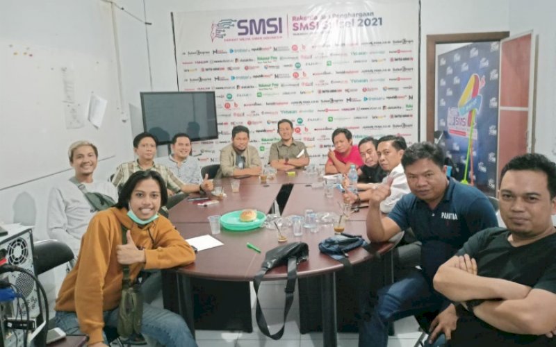 RAPAT PENGURUS. SMSI Provinsi Sulsel rapat pengurus di sekretariatnya, Selasa (28/12/2021) malam. foto: istimewa 