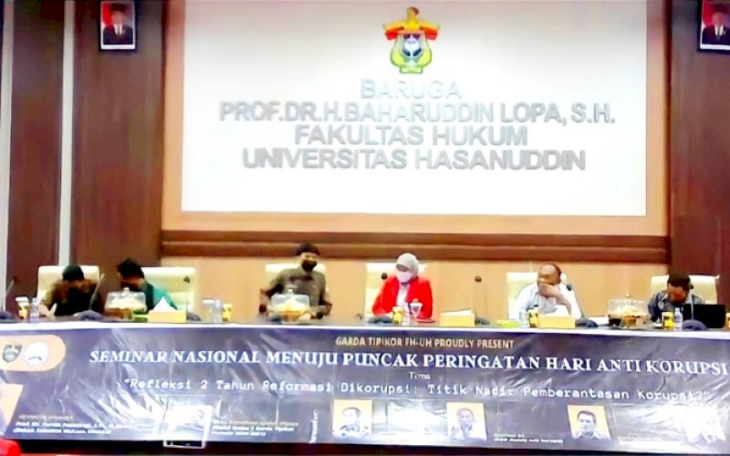 ANTI KORUPSI. Seminar nasional dalam rangka perayaan Hari Anti Korupsi Sedunia atau Internasional di Aula Baharuddin Lopa Fakultas Hukum Unhas, Senin (6/12/2021). foto: istimewa