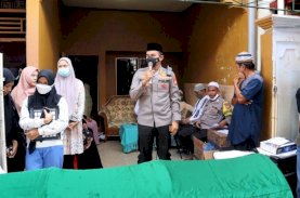Kapolres Palopo Sempatkan Melayat Warganya Meninggal Dunia