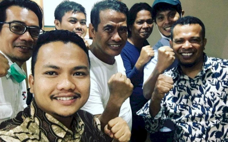 SILATURAHMI. Andi Sudirman Sulaiman silaturahmi bersama perwakilan pemuda dari berbagai daerah, seperti Sumatra, Jawa, Kalimantan, Sulawesi, Bali-Nusa Tenggara, dan Maluku-Papua di Kantor AAS Building Makassar, Minggu (2/1/2021). foto: istimewa 