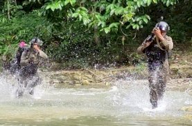 Brimob Bone Sisir Hutan Lampoko