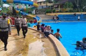 Brimob Bone Gencar Berpatroli Ajak Masyarakat Taat Protokol Kesehatan dan Vaksinasi