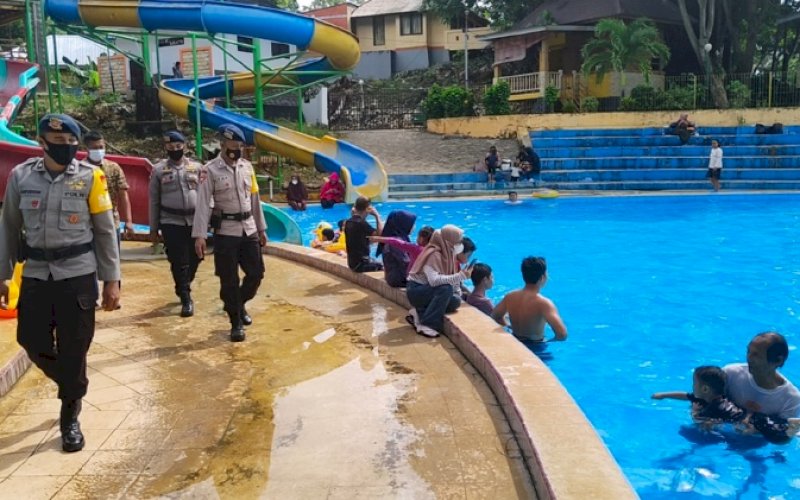 PATROLI. Personel Batalyon C Pelopor melaksanakan patroli KRYD, Minggu (16/1/2022). foto: istimewa