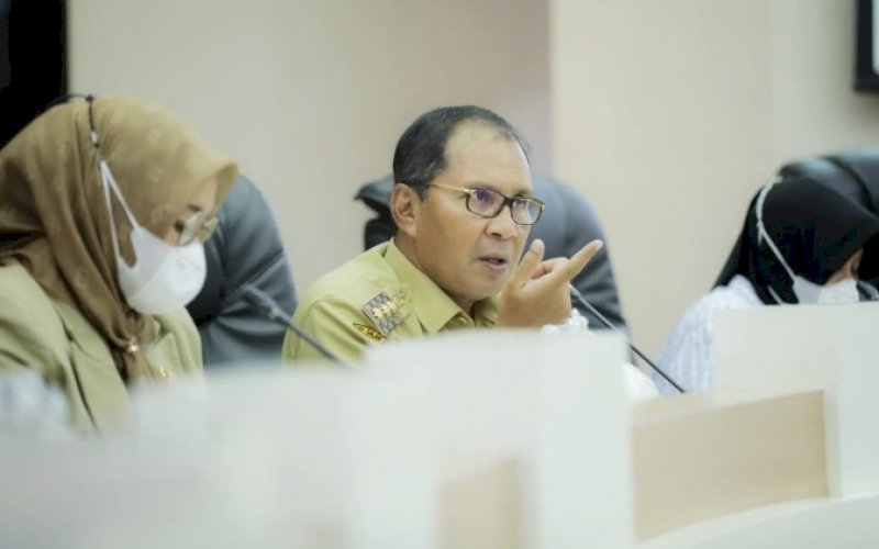 PIMPIN RAKOR. Wali Kota dan Wakil Wali Kota Makassar, Moh Ramdhan Pomanto-Fatmawati Rusdi, memimpin Rakor lurah dan camat lingkup Pemkot Makassar 2022. foto: istimewa