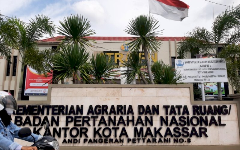 Kantor BPN Kota Makassar. foto: doelbeckz/pluz.id