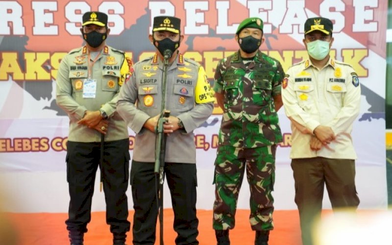 VAKSINASI. Kapolri, Jenderal Pol Listyo Sigit Prabowo, menghadiri Gebyar Vaksin yang dilaksanakan di Celebes Convention Center (CCC) Makassar, Jumat (31/12/2021). foto: istimewa
