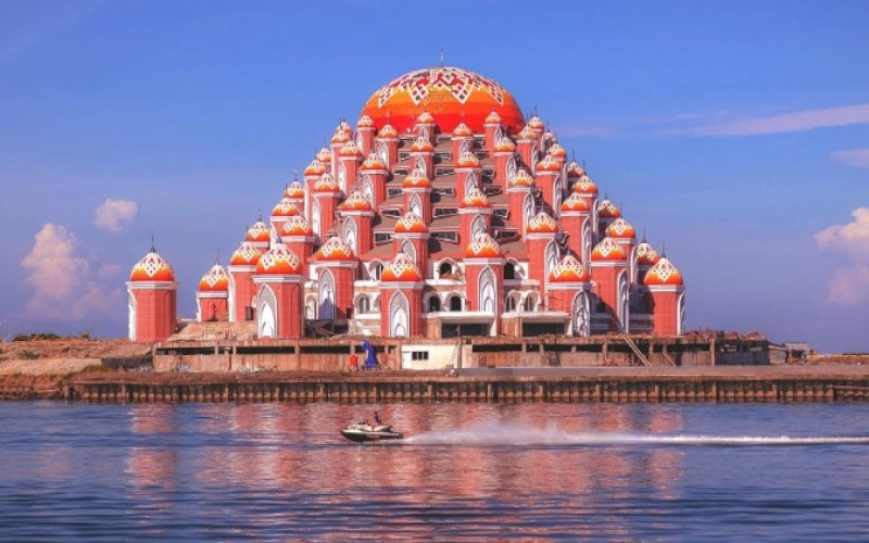 Masjid Kubah 99 Asmaul Husna Makassar. foto: istimewa