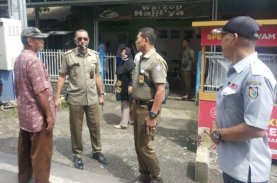 Jukir Jadi Pengurai Kemacetan di Pasar Jongkok