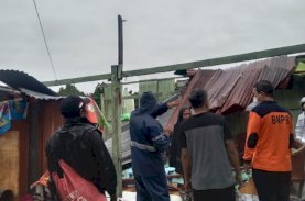 Angin Kecang Terjang Rappokalling, BPBD Sulsel Turun Salurkan Bantuan