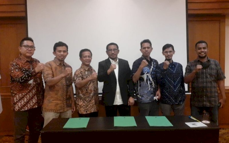 RAPAT. Rapat pembentukan koperasi yang dinamakan Jiwa Kreator Sejahtera Indonesia (KJKS) di Hotel Sultan Jakarta, Sabtu (22/1/2022). foto: istimewa