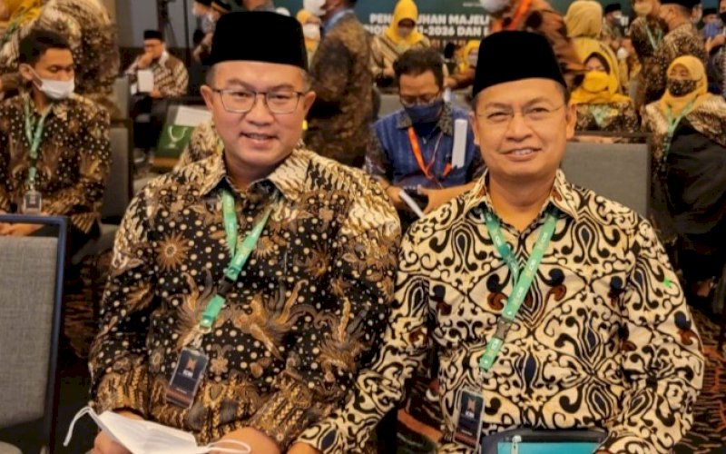 PENGURUS ICMI. Prof dr&nbsp;Taruna Ikrar MPharm MD PhD (kanan) yang dipercaya sebagai Dewan Pakar MPP ICMI Bidang Kesehatan bersama masa bhakti 2021-2026 bersama Ketua Umum MPP ICMI Arif Satria di sela-sela pelantikan di Gedung IPB International Convention Center, Bogor, Jawa Barat, Sabtu (29/1/2022). foto: istimewa