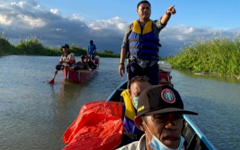 Andi Iwan Darmawan Aras (berdiri). foto: istimewa