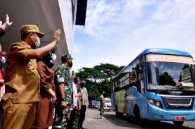 Plt Gubernur Kembali Lepas 1.000 Tenaga Kesehatan ke Daerah