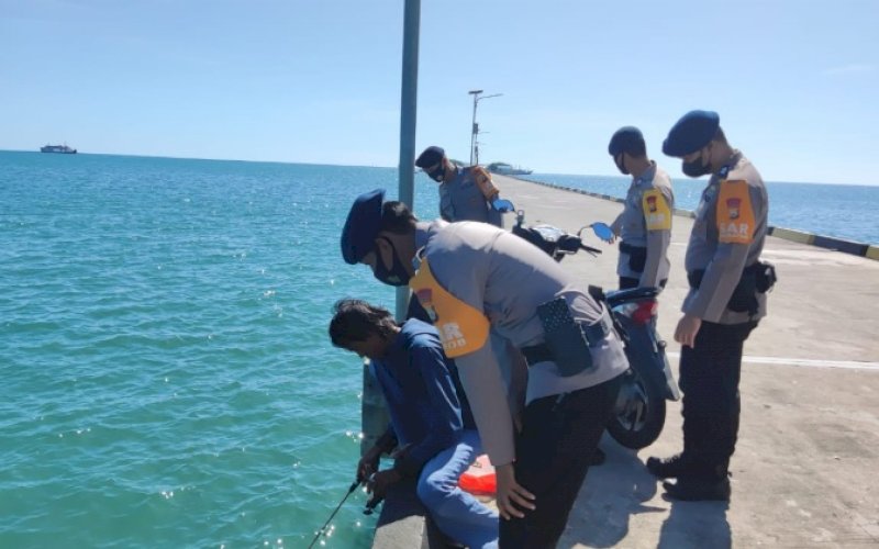 PATROLI. Personel Batalyon C Pelopor Satbrimob Polda Sulsel melakukan patroli pada hari libur peringatan Isra Mikraj Nabi Muhammad SAW 1443 H, Senin (28/2/2022). foto: istimewa