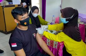 Pulang Tugas BKO Papua, Personel Brimob Bone Langsung Divaksin Booster