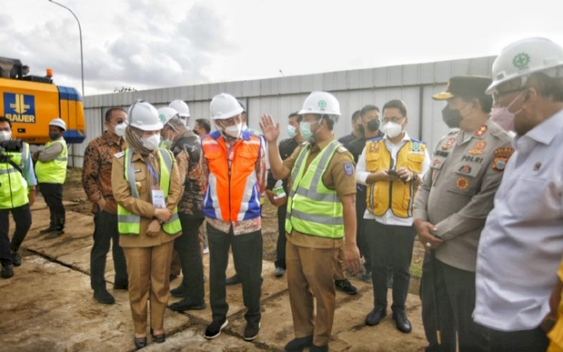 TOL MNP. Wakil Wali Kota Makassar, Fatmawati Rusdi, menghadiri groundbreaking pembangunan jalan akses tol Makassar New Port (MNP) di MNP yang berlokasi di Kecamatan Tallo, Kota Makassar, Senin (7/2/2022). foto: istimewa