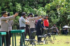 Polres Palopo Tingkatkan Kemampuan Menembak Personel